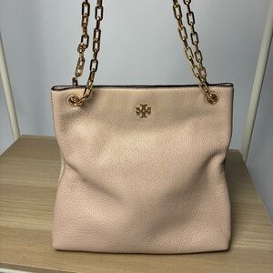 Tory Burch Soft Pebbled Leather Shoulder Bag – Blush Pink with Gold Chain